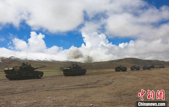 Reig?o Aut?noma do Tibete: exército chinês realiza manobra a 4700 metros de altitude


