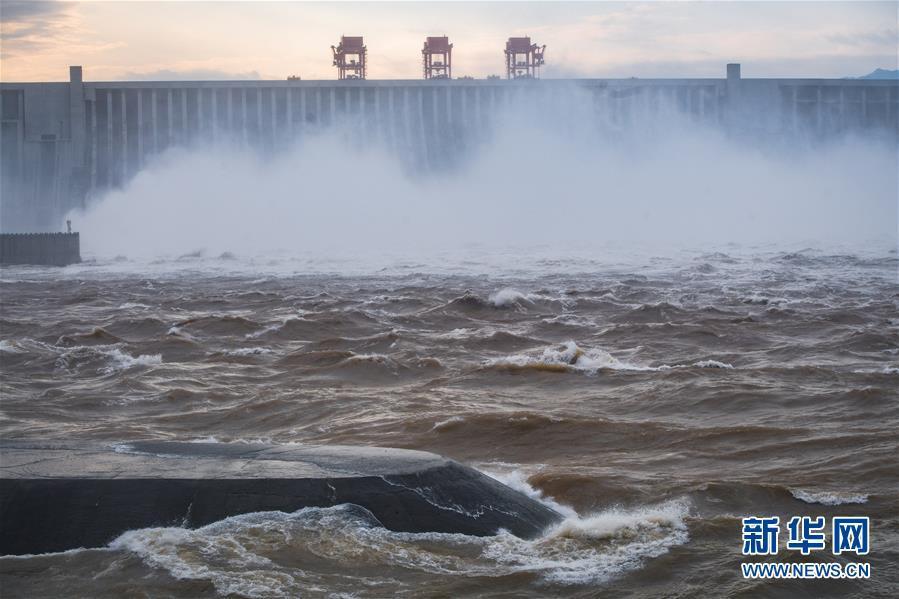 Barragem das Três Gargantas abre comportas para aliviar press?o da segunda inunda??o do rio Yangtzé 