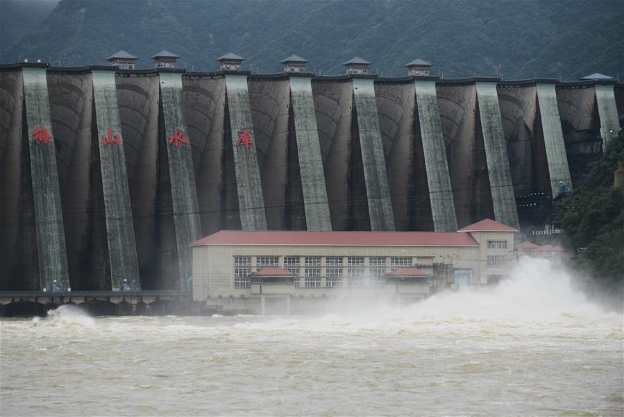 Galeria: reservatório de Meishan em Anhui aumenta descarga de água para preven??o de enchentes