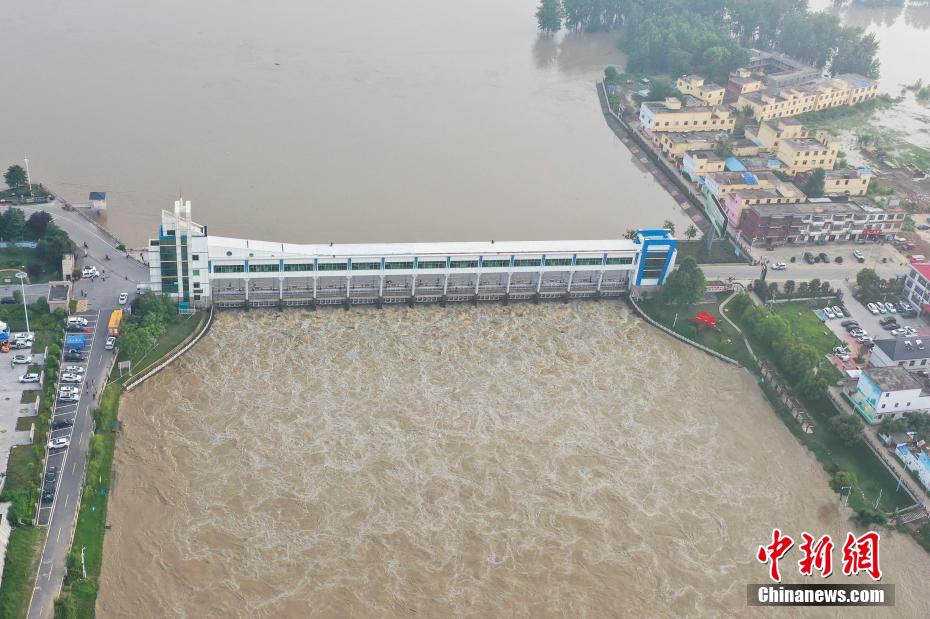 Anhui: área de armazenamento de inunda??es em Mengwa entra em opera??o