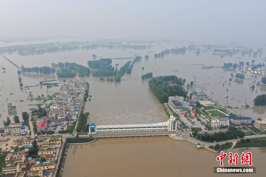Anhui: área de armazenamento de inunda??es em Mengwa entra em opera??o
