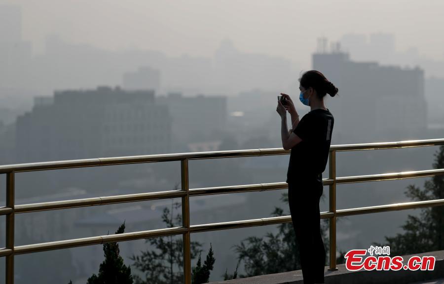 Beijing: parques registram maior afluência de visitantes com a diminui??o do nível de emergência 