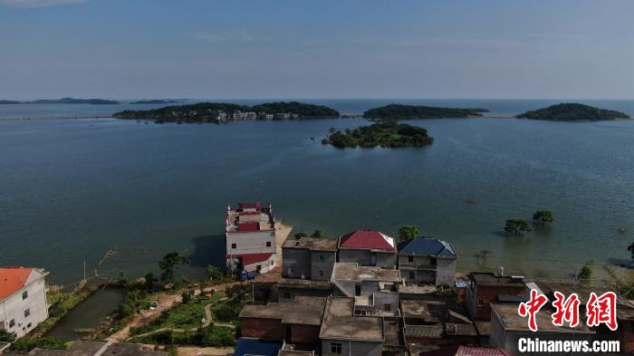 Aldeia em Jiangxi sofre inunda??es 
