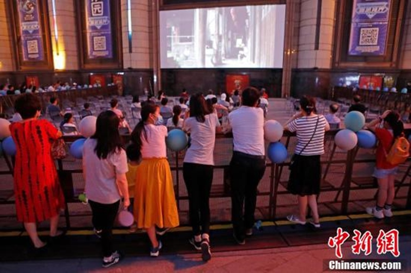 Festival Internacional de Cinema de Shanghai?exibe filmes ao ar livre