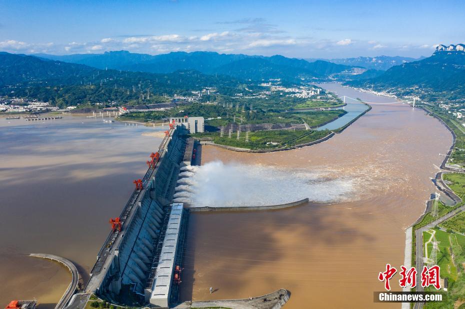 Represa das Três Gargantas atenua 3a cheia do rio Yangtze