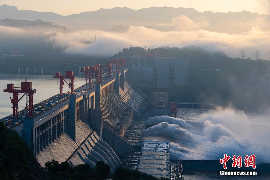 Represa das Três Gargantas atenua 3a cheia do rio Yangtze
