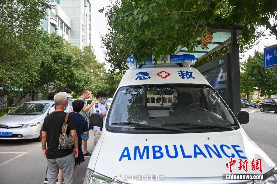 Shenyang: ambulancia médica realiza testes de ácido nucleico