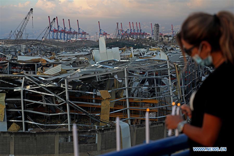 Galeria: pessoas choram por vítimas das explos?es em Beirute