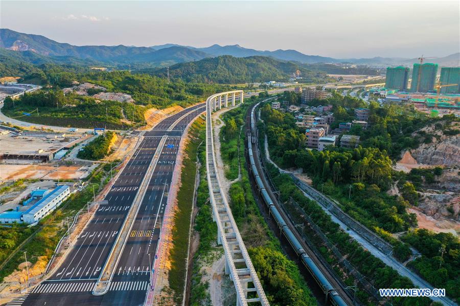 Ferrovia maglev de velocidade média-baixa em constru??o na cidade de Qingyuan, Guangdong 