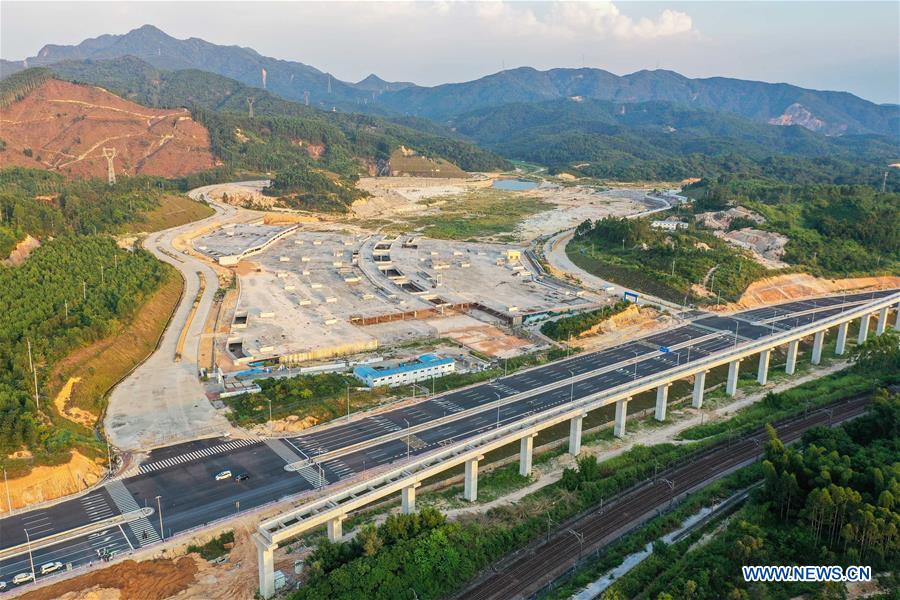 Ferrovia maglev de velocidade média-baixa em constru??o na cidade de Qingyuan, Guangdong 