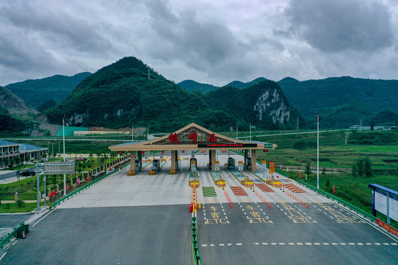 Hubei: Transforma??o de caminho em avenida em Enshi deixa cidade mais rica 