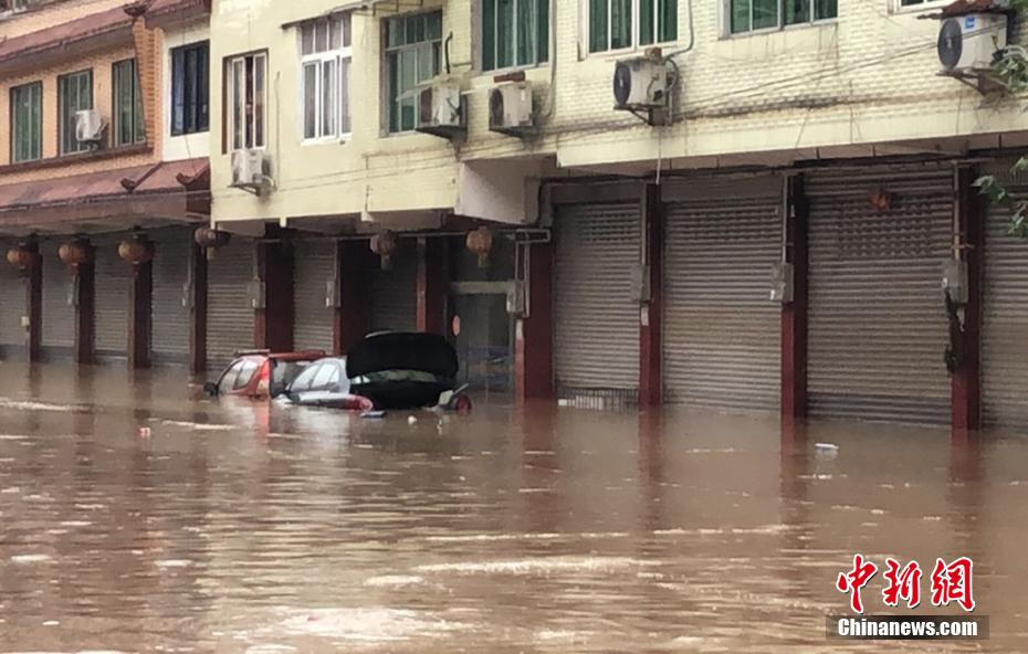 Chuva forte causa inunda??o em Ya’an, ?mais de 36000 pessoas transferidas