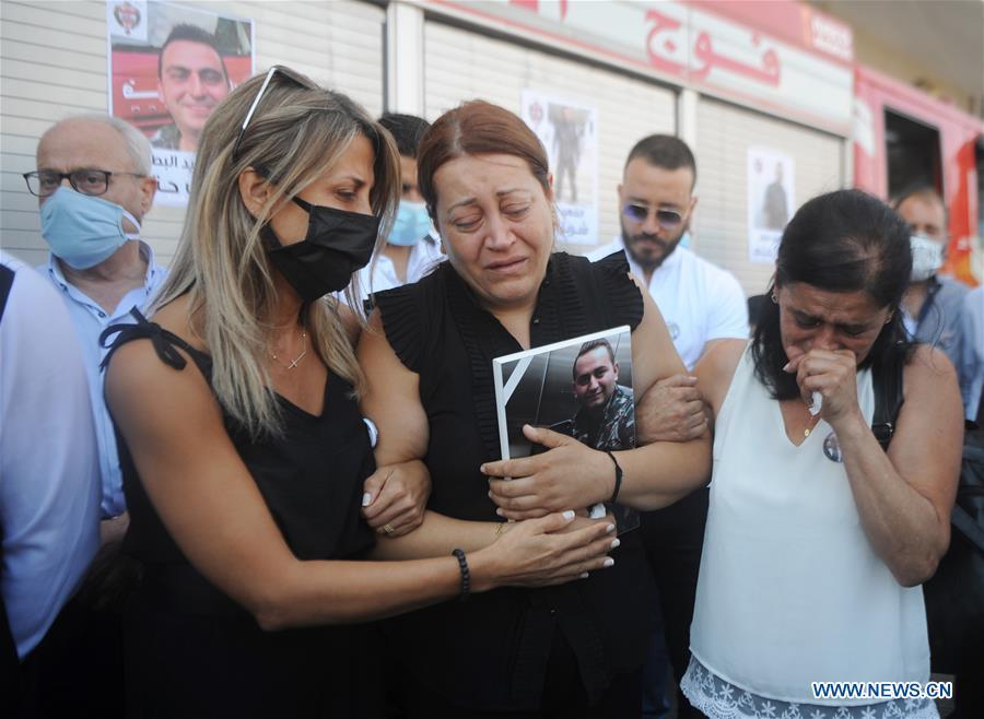 Beirute: realizado funeral dos bombeiros mortos durante explos?es