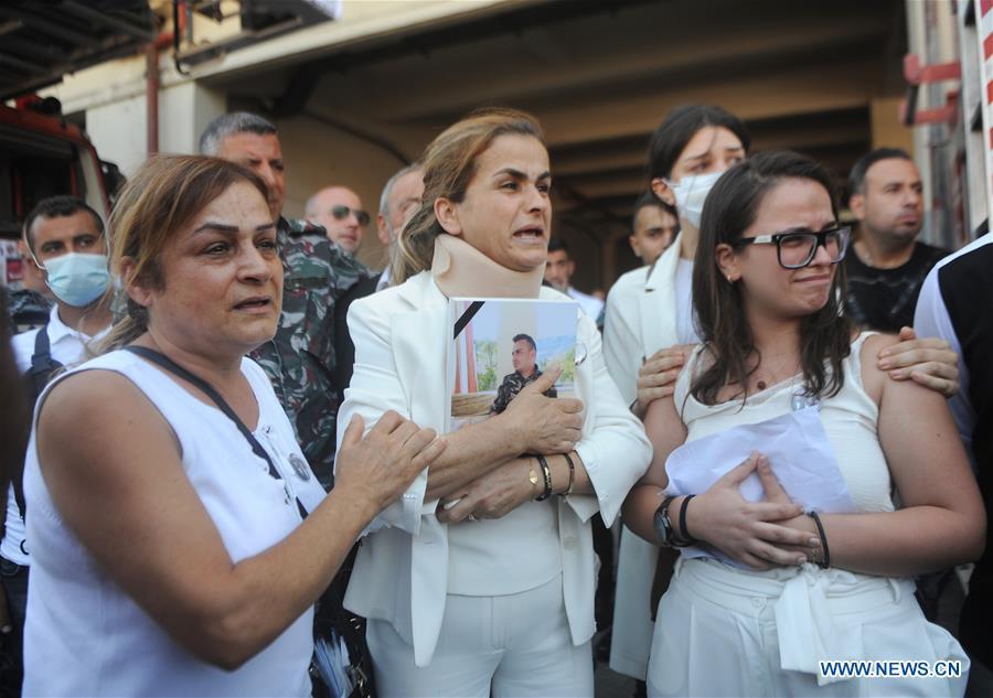 Beirute: realizado funeral dos bombeiros mortos durante explos?es