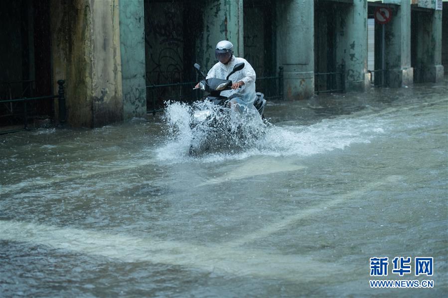 Macau emite sinal de tuf?o no 10 e?alerta vermelho para tempestade