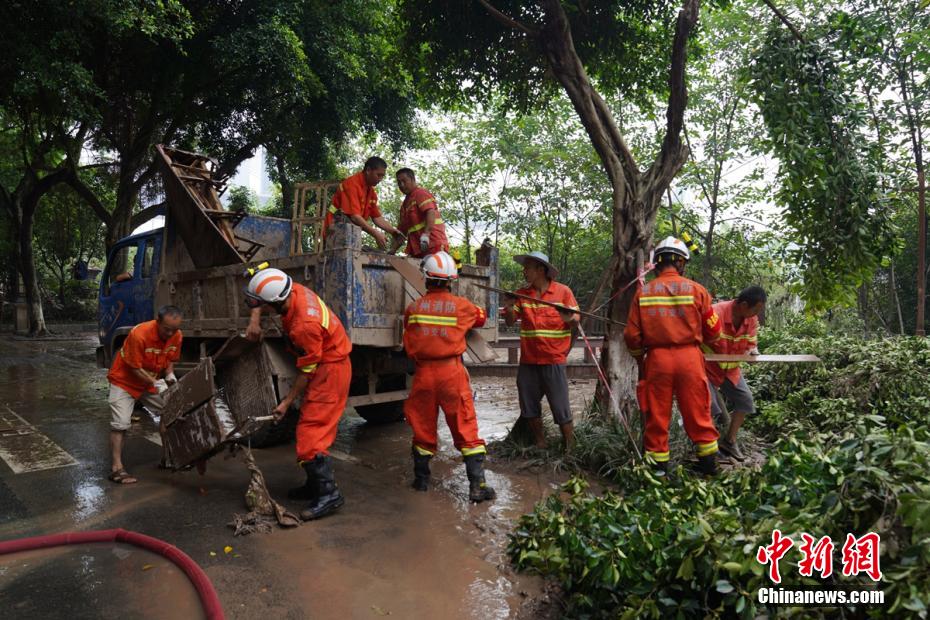 Hunan, Guizhou e outras quatro províncias aumentam assistência de resgate contra inunda??es em Sichuan 