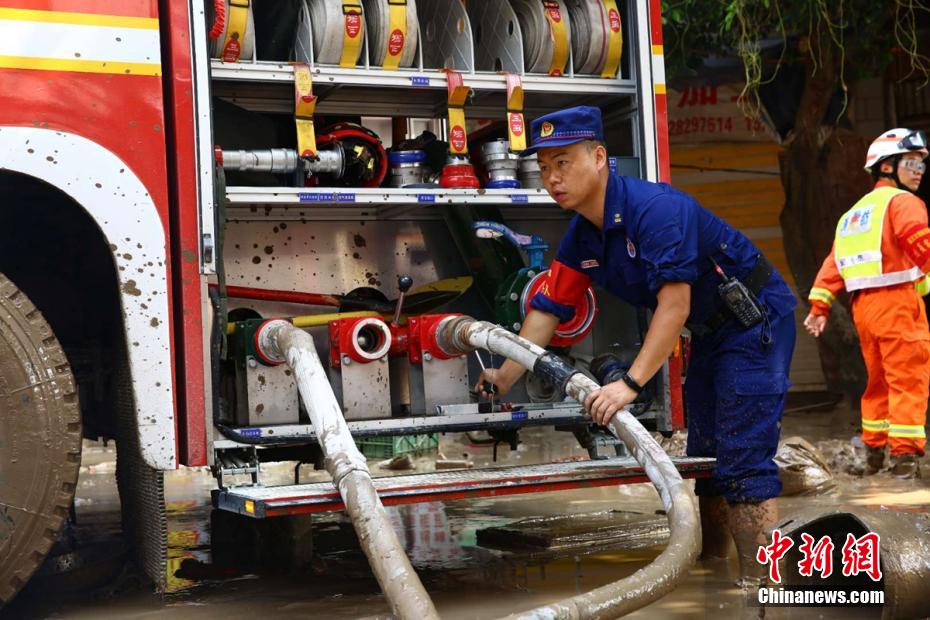 Hunan, Guizhou e outras quatro províncias aumentam assistência de resgate contra inunda??es em Sichuan 