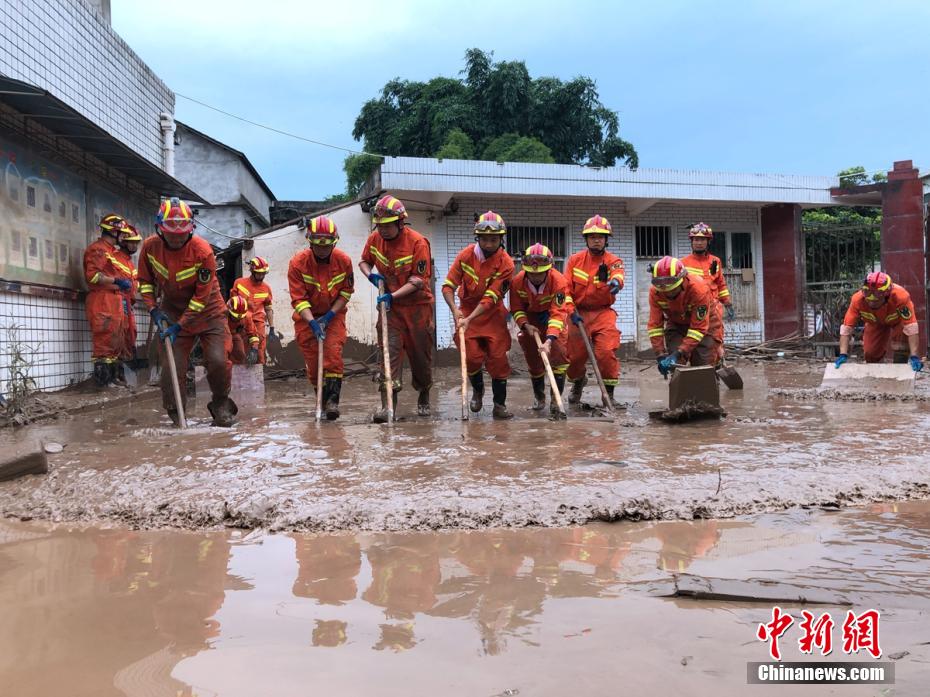 Hunan, Guizhou e outras quatro províncias aumentam assistência de resgate contra inunda??es em Sichuan 