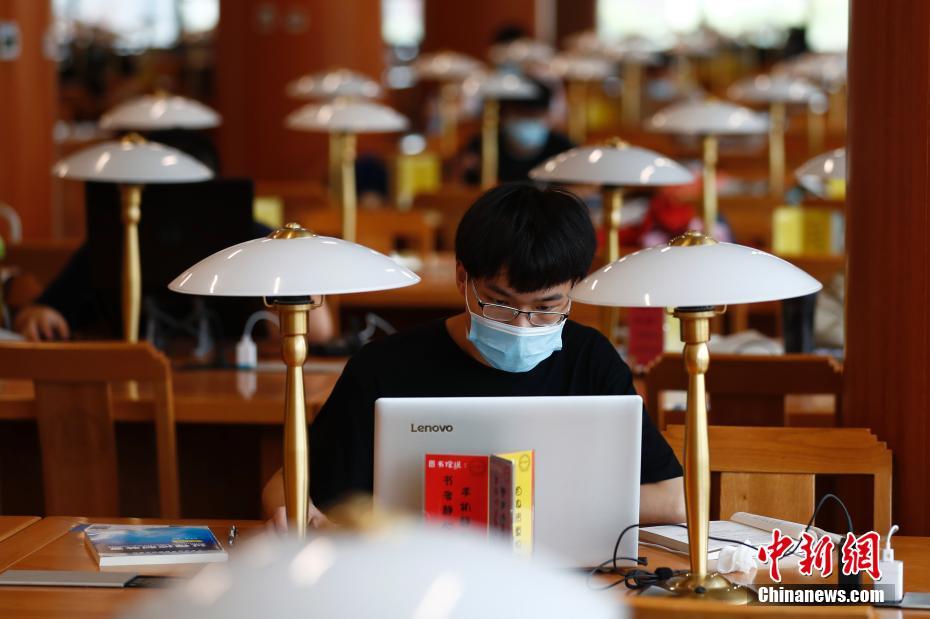 Mais de 600.000 estudantes universitários voltam a Beijing
