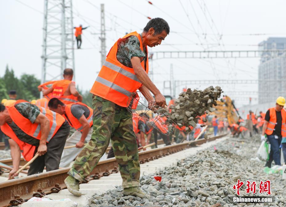 Beijing: novas linhas ferroviárias Beijing-Shanghai e Beijing-Guangzhou na Esta??o de Fengtai