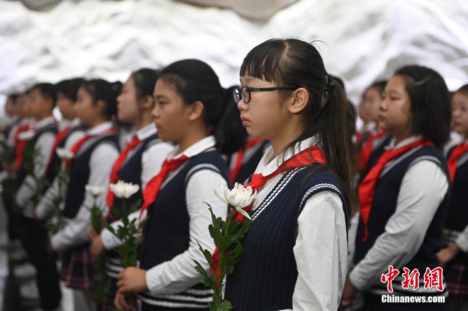 Chineses memorizam o 75o aniversário da vitória da Guerra de Resistência do Povo Chinês contra a Agress?o Japonesa