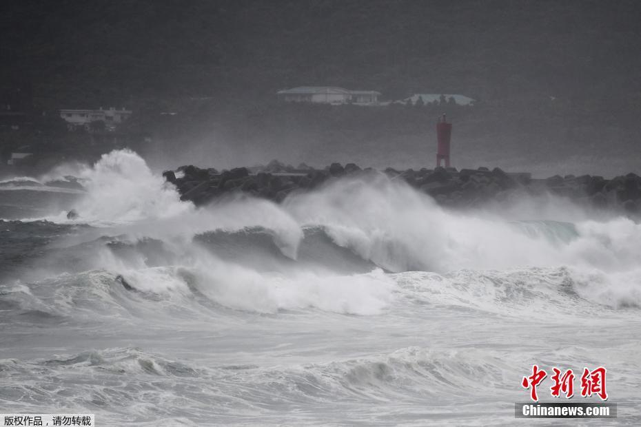 Jap?o se prepara para tuf?o Haishen, com 1,8 milh?o de pessoas ordenadas a evacuarem