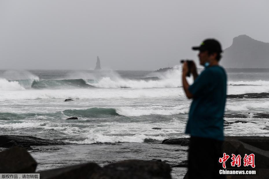 Jap?o se prepara para tuf?o Haishen, com 1,8 milh?o de pessoas ordenadas a evacuarem