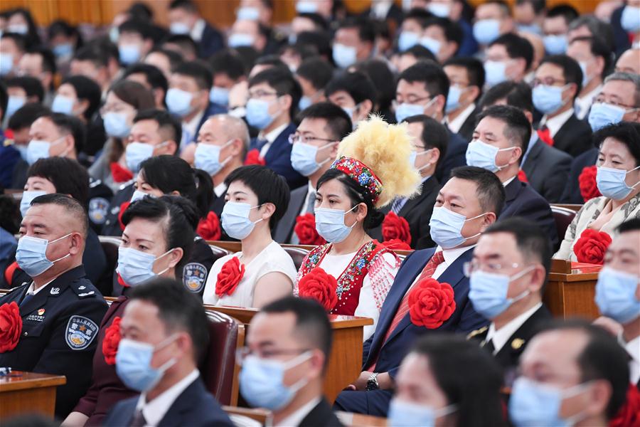 China realiza reuni?o para homenagear exemplos na luta contra COVID-19