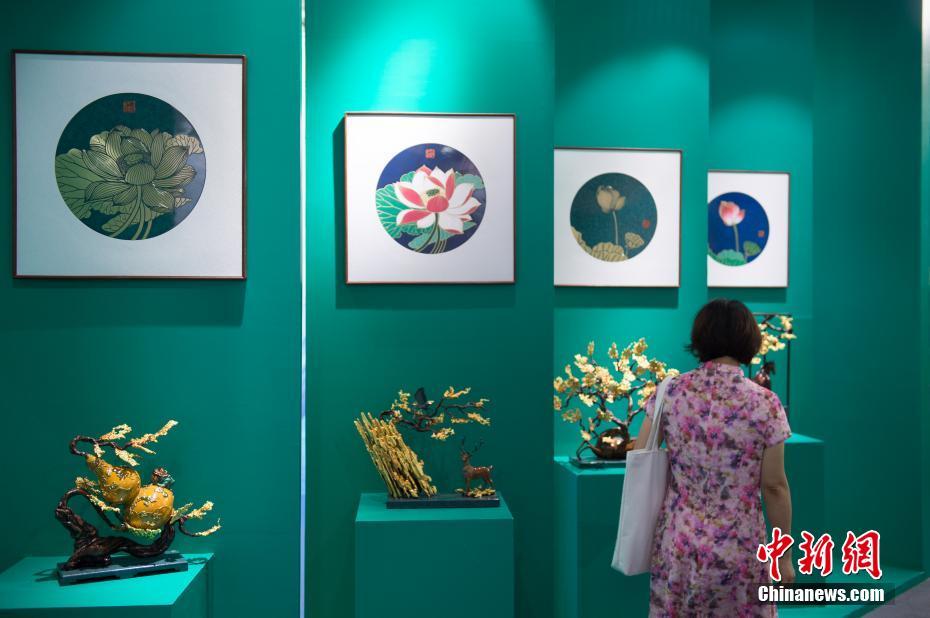 área de exposi??o de servi?os culturais da CIFTIS atrai visitantes