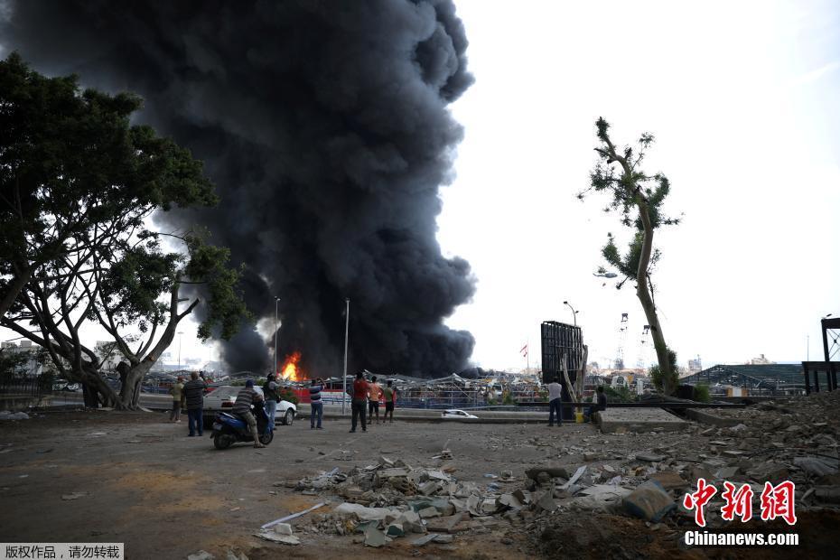 Incêndio aconteceu no porto de Beirute após grande explos?o