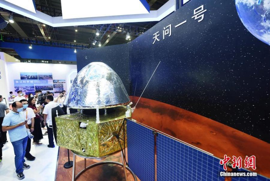 Modelo da sonda de Marte Tianwen-1 em exibi??o em Shanghai