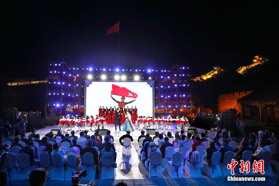 Atividade cultural é organizada na Grande Muralha da China
