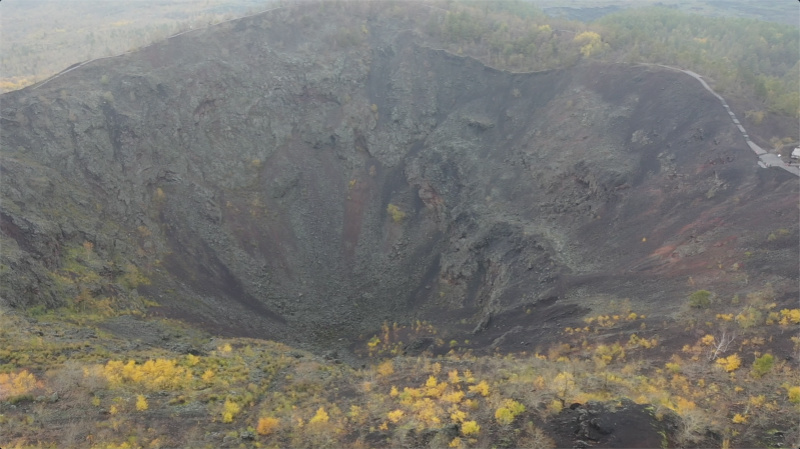 Deslumbrante cenário de outono de Wudalianchi atrai turistas