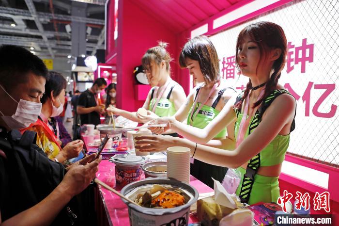 Exposi??o de alimentos em Shanghai atrai a participa??o dos conglomerados de 23 países e regi?es 