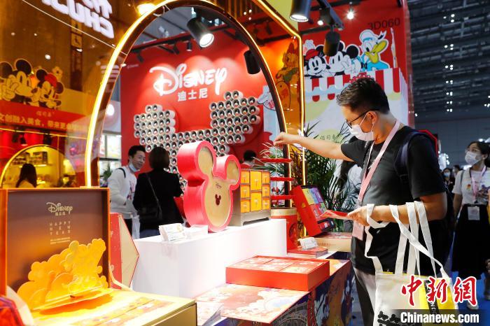 Exposi??o de alimentos em Shanghai atrai a participa??o dos conglomerados de 23 países e regi?es 
