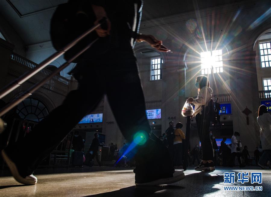 Wuhan：Esta??o Ferroviária de Hankou estréia pico no retorno de passageiros