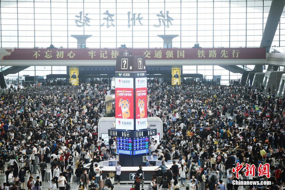 Wuhan lida com 1,8 milh?o de viagens ferroviárias durante o feriado