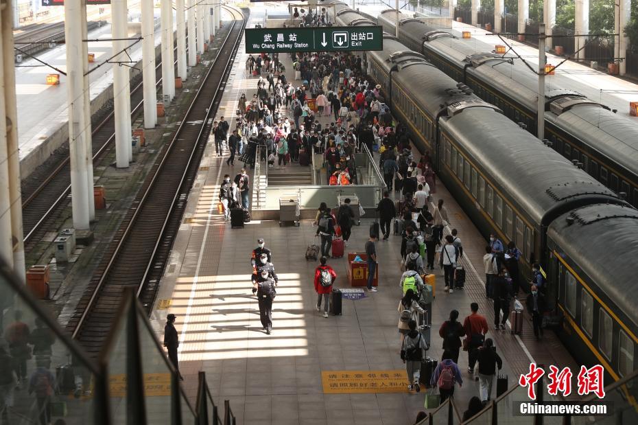 Wuhan lida com 1,8 milh?o de viagens ferroviárias durante o feriado