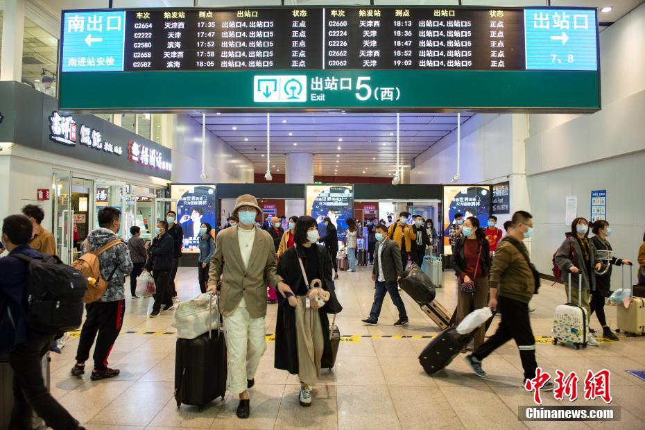 Wuhan lida com 1,8 milh?o de viagens ferroviárias durante o feriado