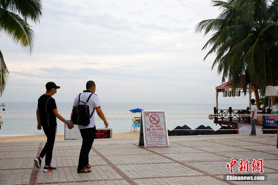 Sanya fecha pontos turísticos e escolas por tuf?o Nangka