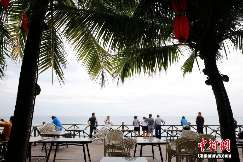 Sanya fecha pontos turísticos e escolas por tuf?o Nangka