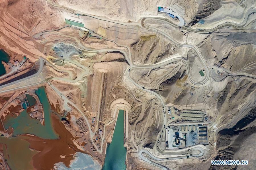 Projeto de controle de água Dashixia em constru??o em Xinjiang