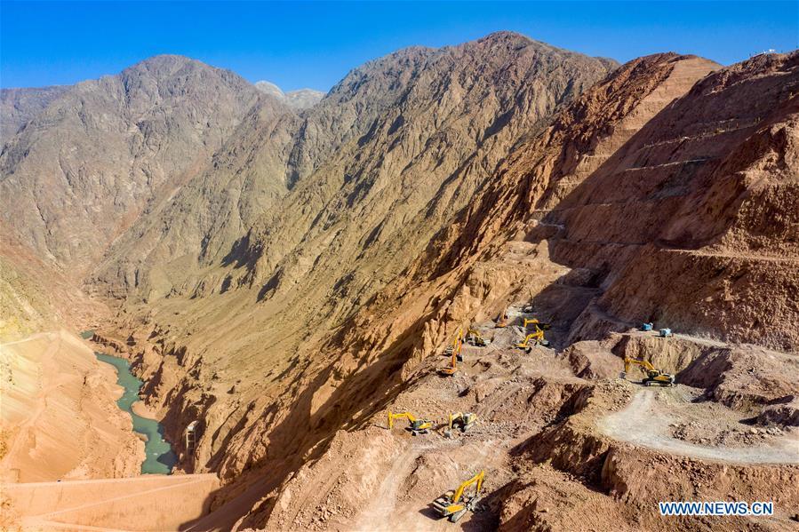 Projeto de controle de água Dashixia em constru??o em Xinjiang