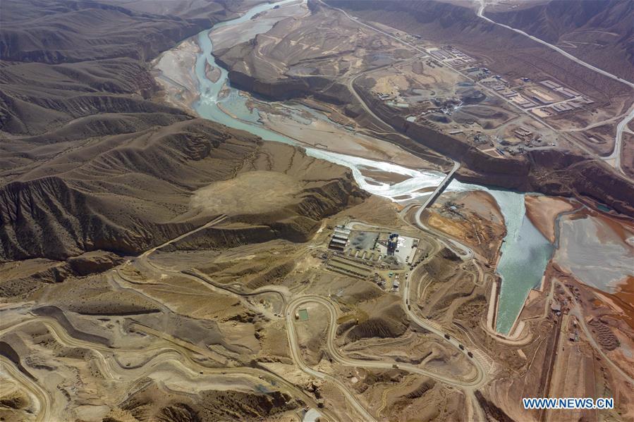 Projeto de controle de água Dashixia em constru??o em Xinjiang