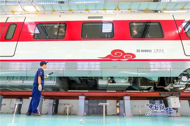 Trem-bala temático do “rei-macaco” entra em funcionamento experimental no leste da China

