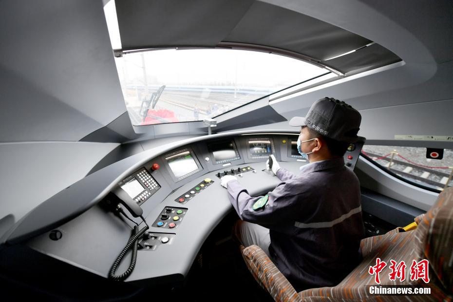 China: trem-bala de bitola variável de 400km/h deixa linha de produ??o