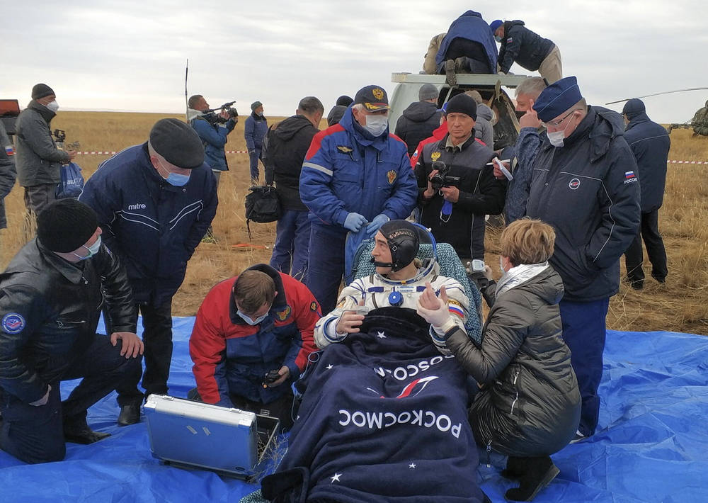 Três astronautas da esta??o espacial internacional regressaram com sucesso?à Terra