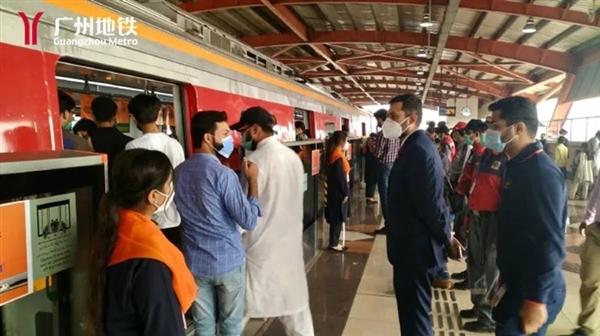 Paquist?o: metr? da linha laranja em Lahore é oficialmente inaugurado