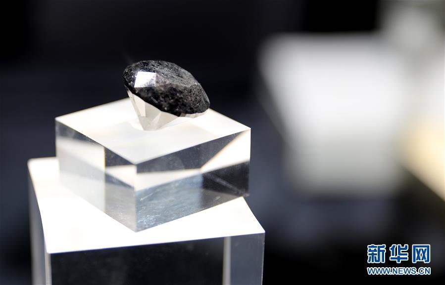Diamante negro de Paris será exibido durante 3a Exposi??o Internacional de Importa??o da China em Shanghai