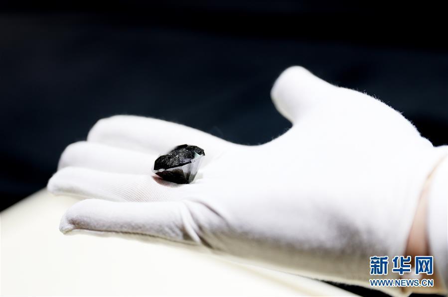 Diamante negro de Paris será exibido durante 3a Exposi??o Internacional de Importa??o da China em Shanghai